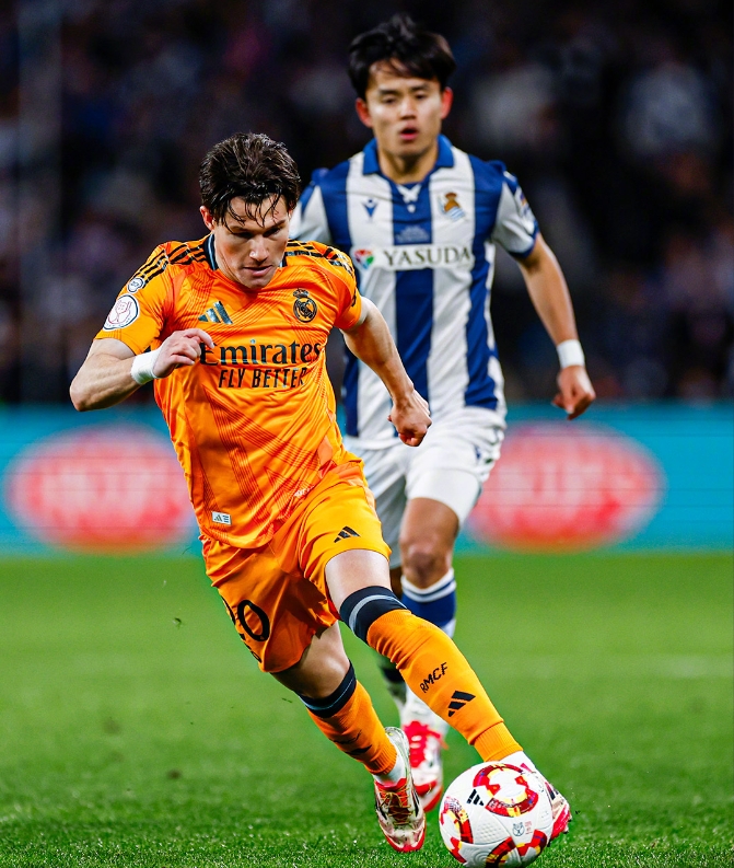 米兰电竞登录-皇马前锋神勇进球，超越传奇纪录(曾经在皇马的前锋)